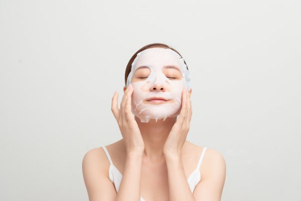 Masker Wajah Alami vs Sheet Mask: Mana yang Lebih Efektif untuk Kulit?
