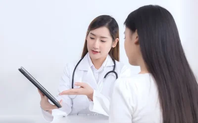 Influencer vs Dermatolog: Siapa yang Lebih Bisa Jadi Acuan Skincare?