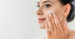 Panduan Makeup Ringan untuk Kulit Berjerawat & Berminyak