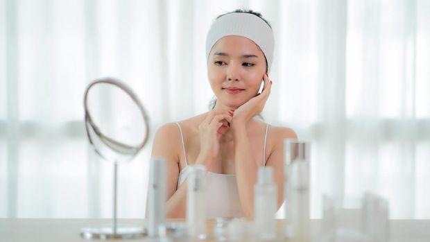 Cara Aman Memadukan Skincare Kimia dan Alami